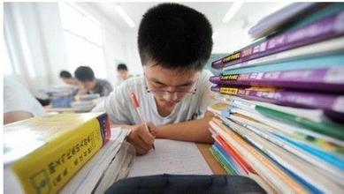 學(xué)而思推MOC數(shù)據(jù)解決方案，緊扼“?？肌蓖黄聘呖际袌? />學(xué)而思推MOC數(shù)據(jù)解決方案，緊扼“?？肌蓖黄聘呖际袌?/a></li>
																	</ul>
							</dd>
						</dl>
						<dl>
																																				<dl>
							<dt><a href=