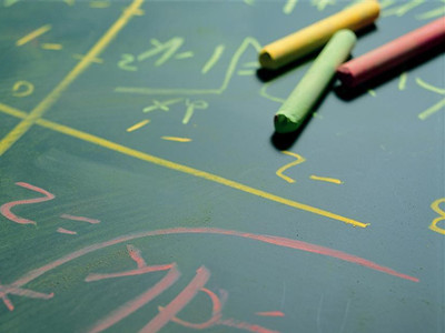 粉筆題庫(kù)拆分后，瞄準(zhǔn)“18歲以上”的用戶(hù)群體