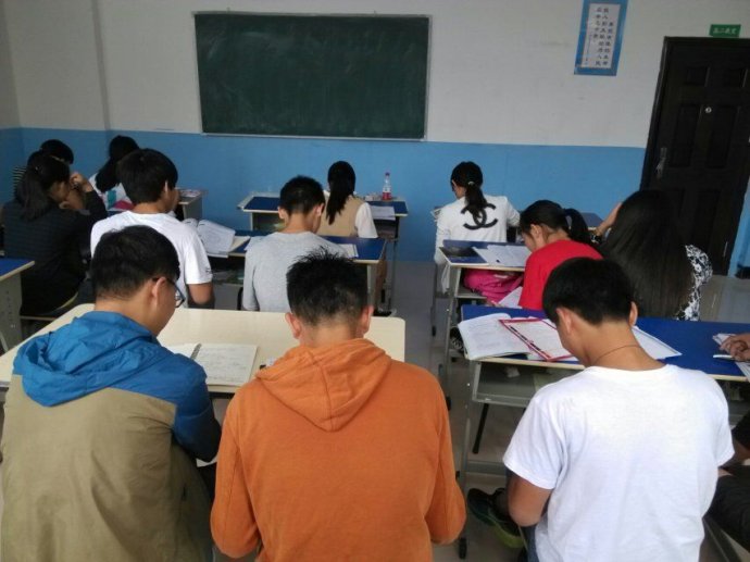 贏鼎教育推“高考高中”，從高考報(bào)考延伸至課程培訓(xùn)