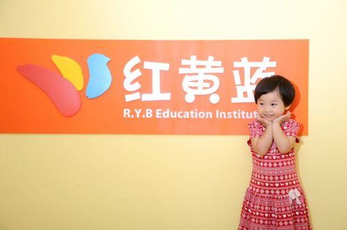 紅黃藍(lán)虐童案進(jìn)展：教師劉某以涉嫌虐待被看護(hù)人罪被批捕