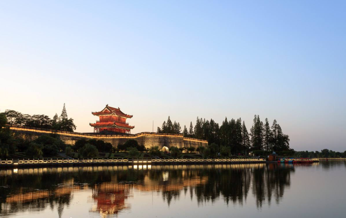 一個(gè)三線古城培訓(xùn)市場(chǎng)的萬家燈火